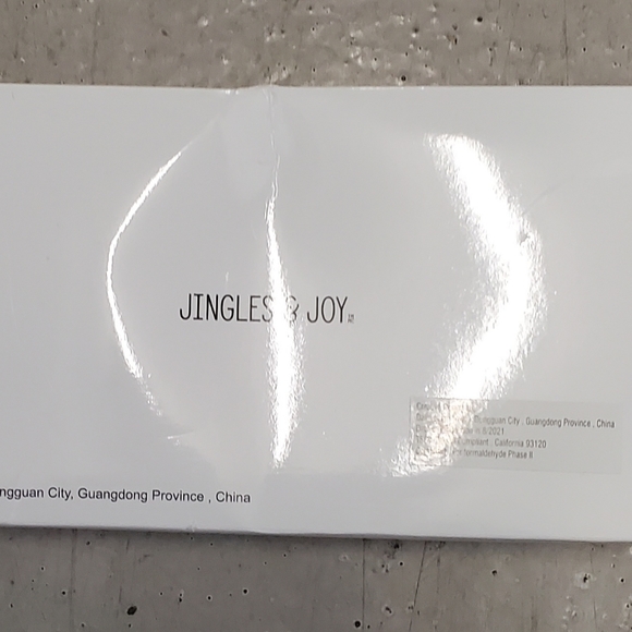 New 4pc Holiday Bundle. - Picture 4 of 15